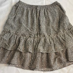 XS ruffled skirt with pockets! Super cute and great condition